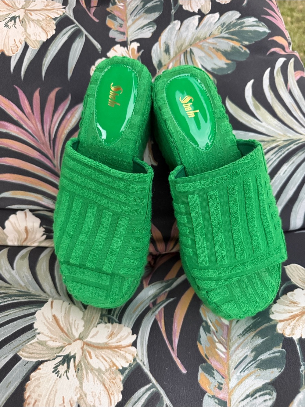 SHEIN - Bright Green Terrycloth Slide Mules - Women's - Size 7 -NWOT - Reposhing